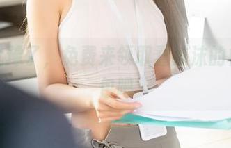 别再犹豫了，免费来领取蠢沫沫的校服图包吧