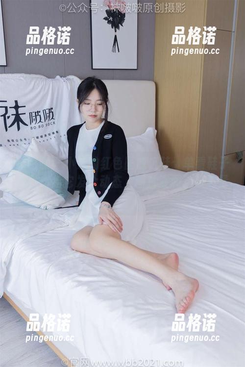 袜啵啵-小沫 袜啵啵 - 小沫的红色匡威板鞋:单看鞋子我就想给它发个动态,图片资源自带流量!