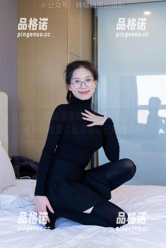 袜啵啵 - 试试果果的两双高跟鞋，结果发现她的免费套图真有自己的魔力！