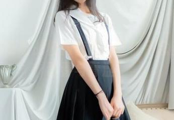 西呱呀呀呀的校服套图：让你怀念当年的青春与青涩！