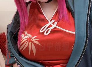 “在贝贝琪Becky的黑白旅途中，原图竟然透出一种意境！”——意外的发现，就像在黑白中徘徊。