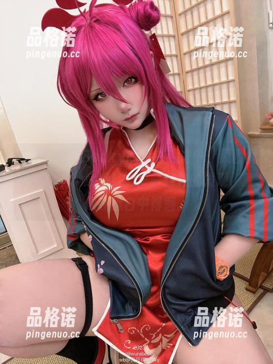 “在贝贝琪Becky的黑白旅途中，原图竟然透出一种意境！”——意外的发现，就像在黑白中徘徊。