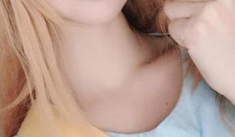 ‘裸足’这种勇气也是要分人的吗？超级小禾儿的写真不愧是让人多看几遍！