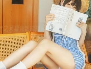 不得不说，迷之呆梨竟然能撑起这豹纹睡衣的高清美图，佩服佩服。