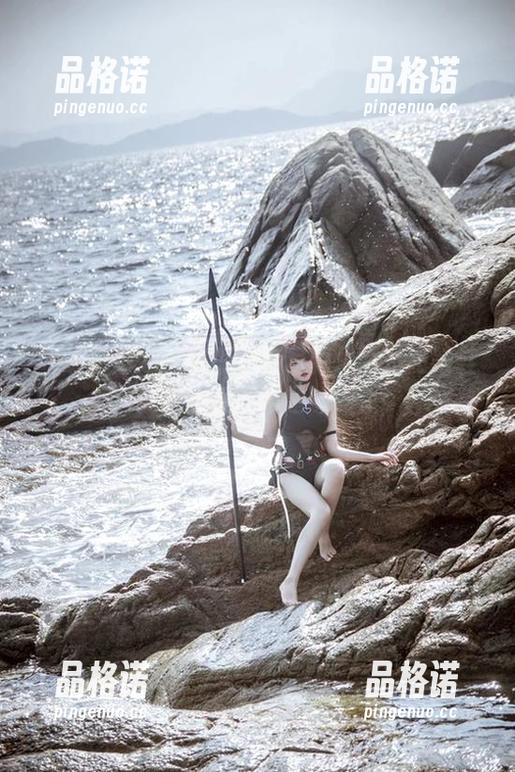 听说阿薰kaOri的全套写真里面是高跟鞋的疯狂演绎，趣味横生