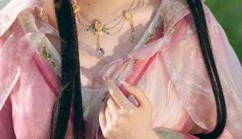 雯妹不讲道理的未婚长发，婚纱高清下载时，我的脑海里浮现了20个问号…