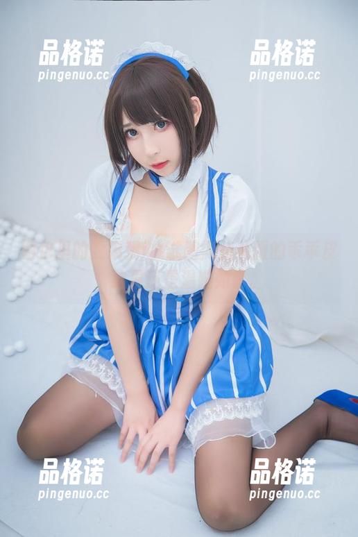 雯粥粥i 图包里的雯粥粥i,试图撕掉礼服的乖乖皮,结果还是温婉如昔。