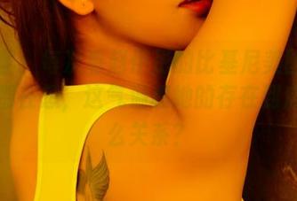青豆客 – 每次看赵伊彤的比基尼美图更新，我都在想，这气温和她的存在到底是什么关系？
