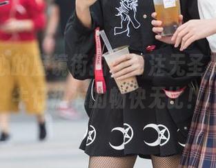 从不走心的魔镜街拍，专注无圣光图集和牛仔热裤的畅快无比！
